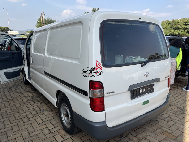 2002 TOYOTA HIACE